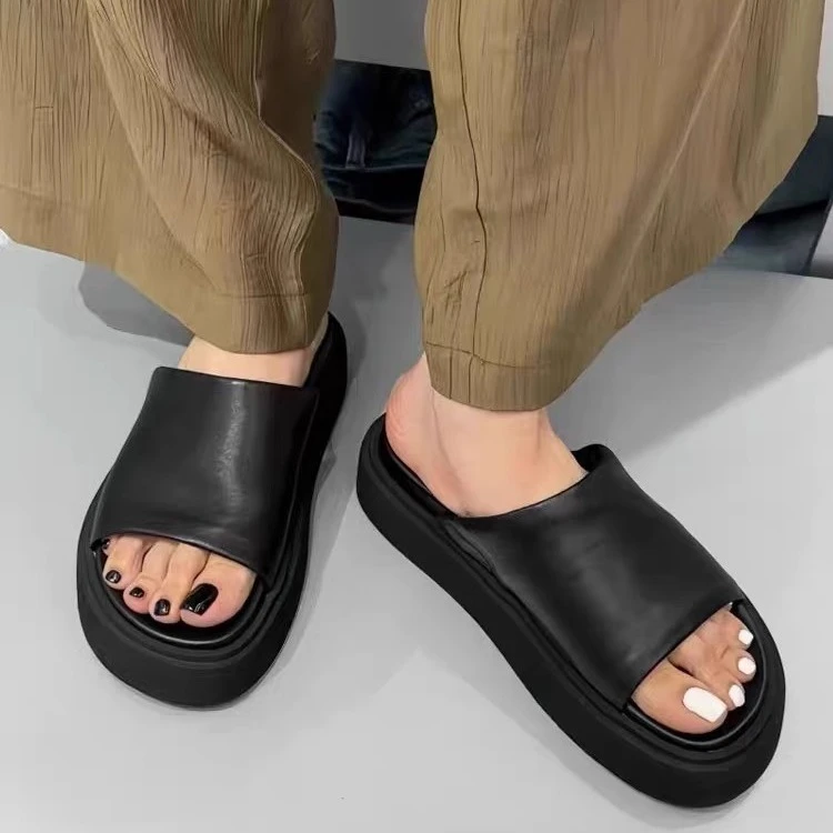 欧洲站2025夏季新款高端女鞋软面超轻底增高外穿一字凉拖鞋女时尚