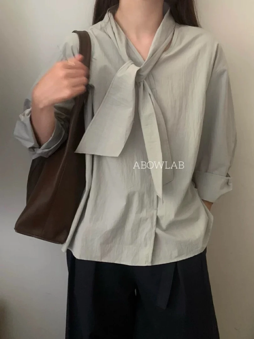 2109极简主义！纯色V领绑带衬衫