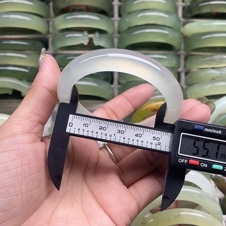 蛇纹石玉未镶嵌手镯11