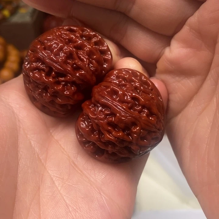 沧***家吊坠文玩核桃三角白