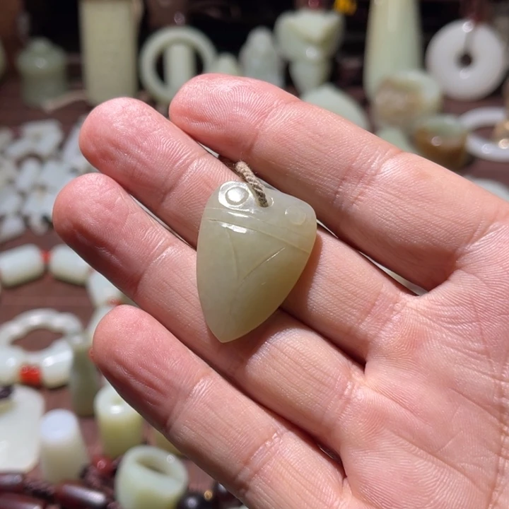 颈饰未镶嵌和田玉