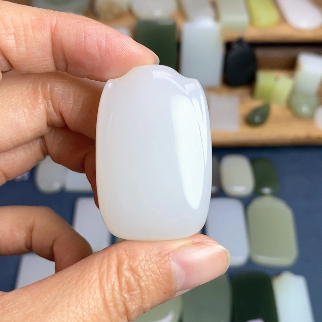 无***神和田玉未镶嵌颈饰