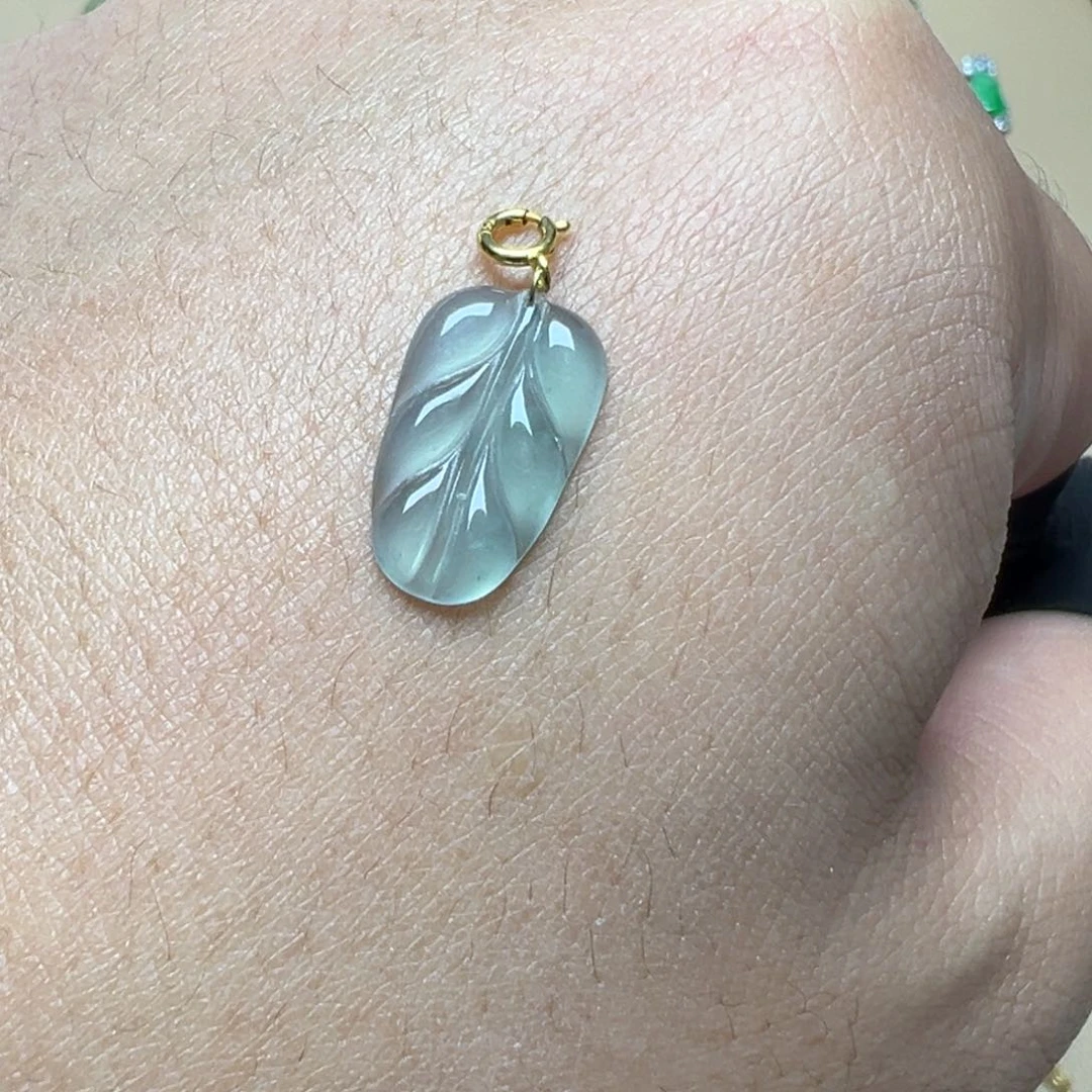 翡翠颈饰18K金镶嵌叶子