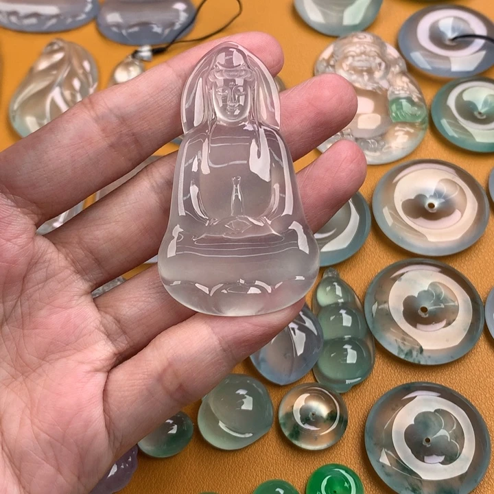 颈饰未镶嵌翡翠…..