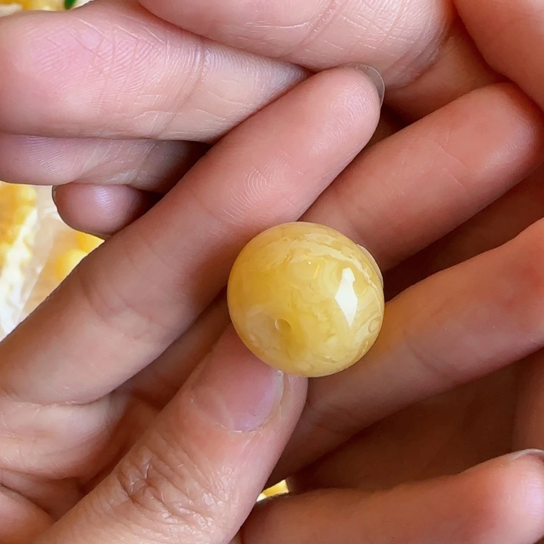 蜜蜡裸石未镶嵌蜜蜡