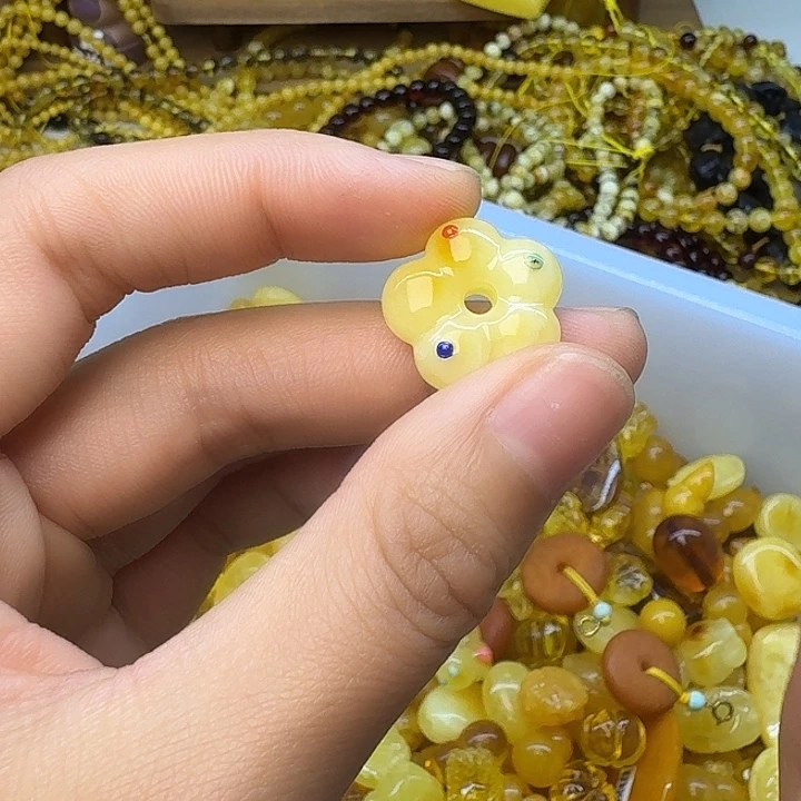 好***己琥珀未镶嵌珠宝奇石