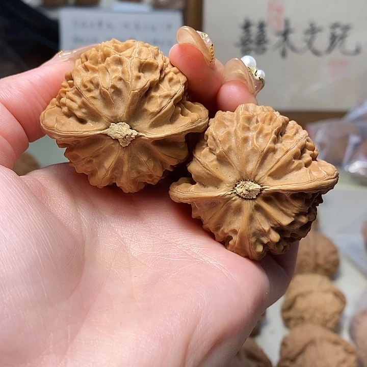 文玩核桃吊坠44宫灯