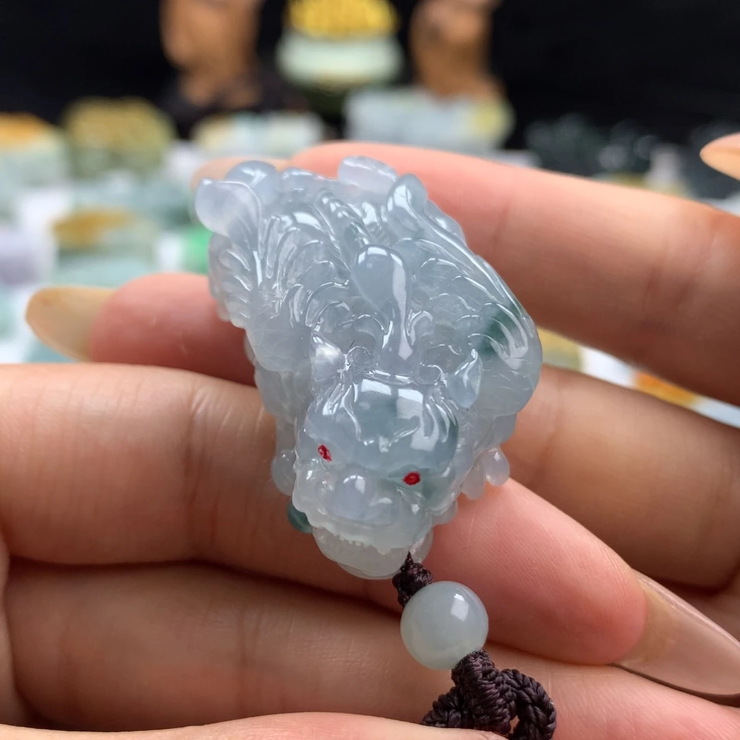 翡翠未镶嵌颈饰飞天貔貅