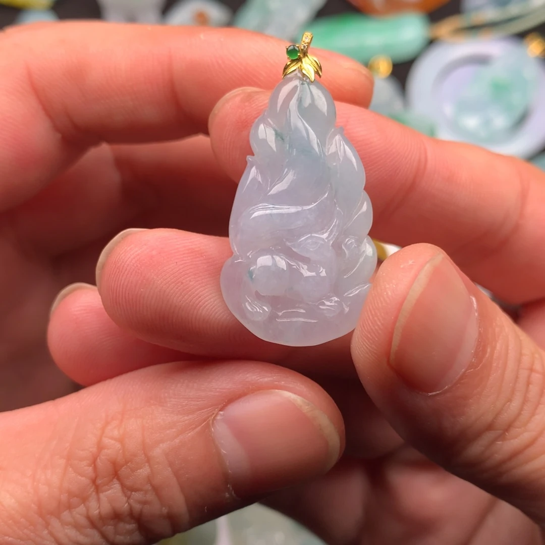 翡翠颈饰未镶嵌柠*?