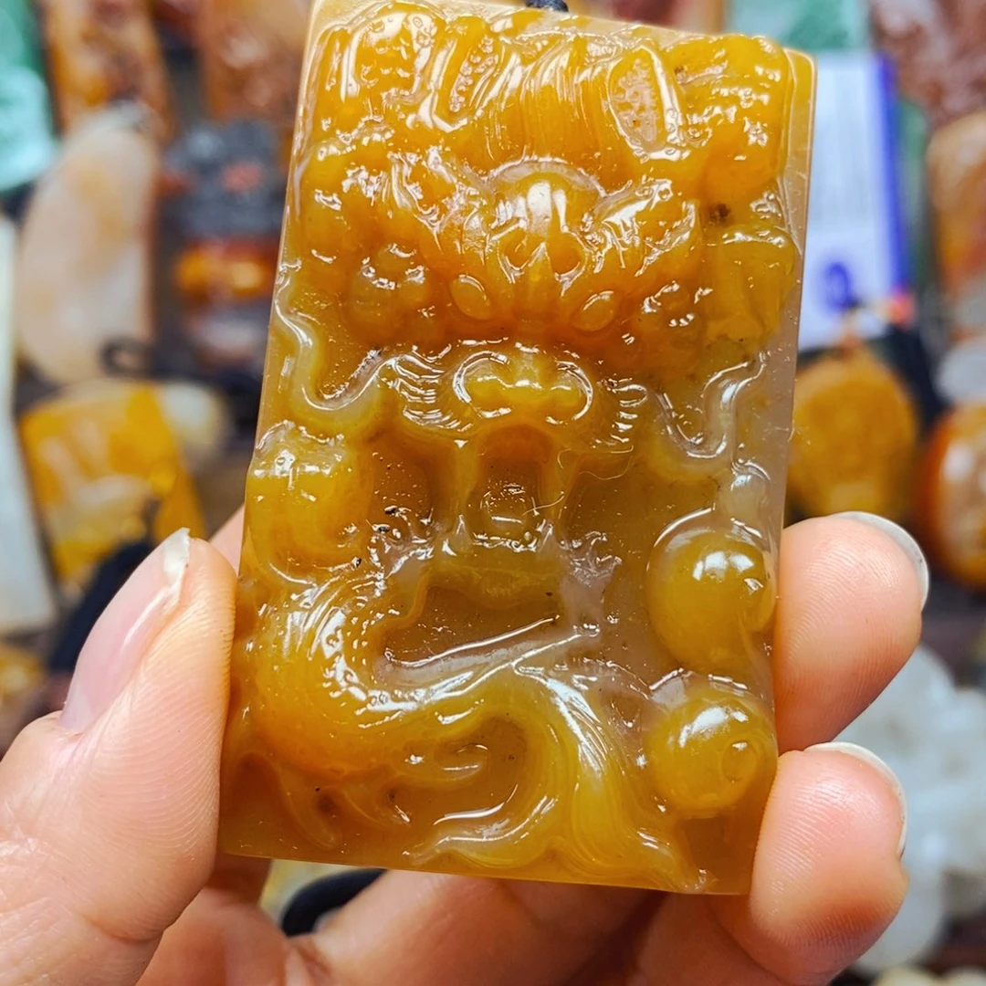 石英质玉（黄龙玉）未镶嵌颈饰