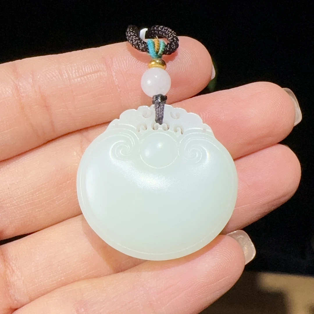 新疆和田玉如意锁平安扣镂空牌头32*12.4重23.5克