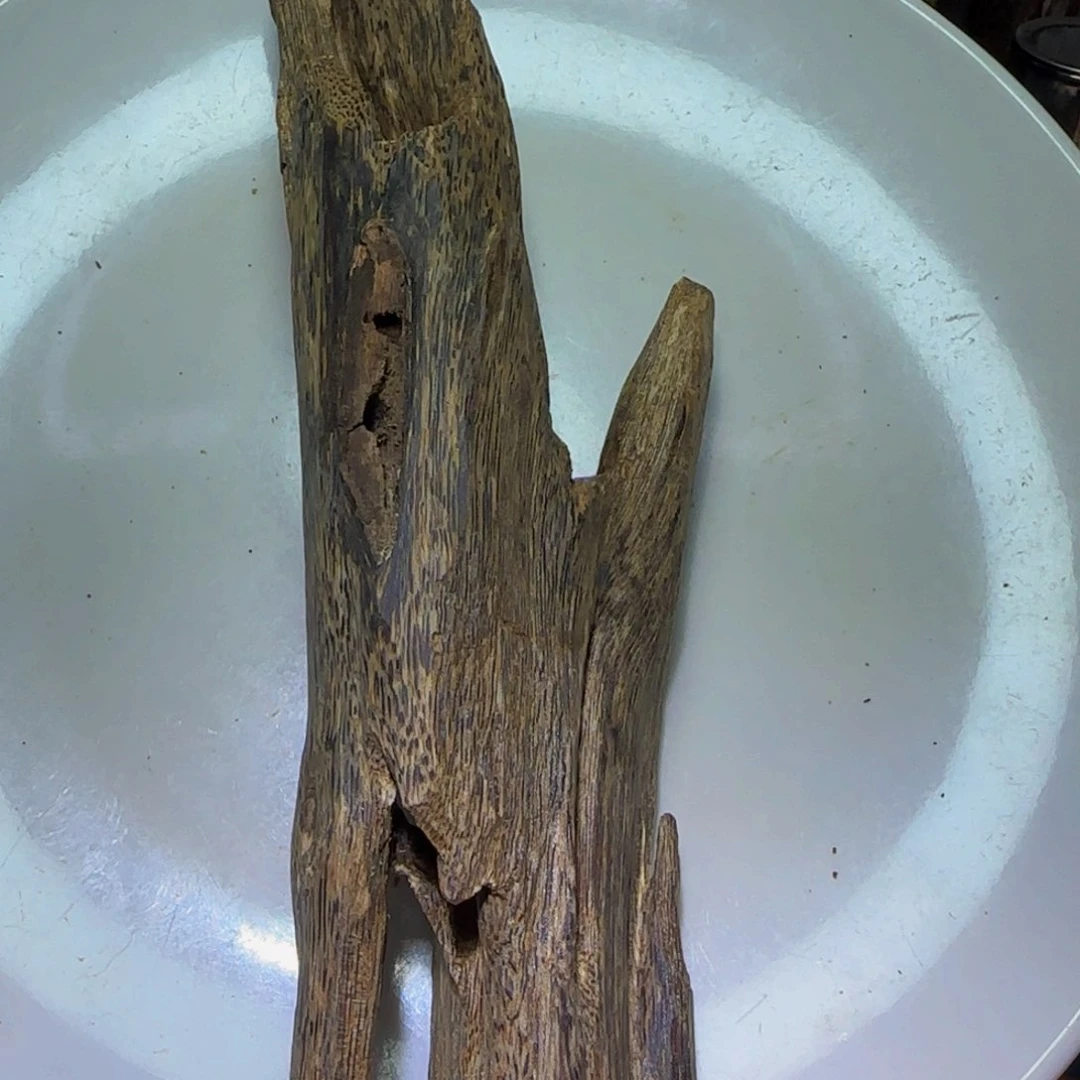 沉香手把件成***乐沉香奇楠金沙叶老料115克