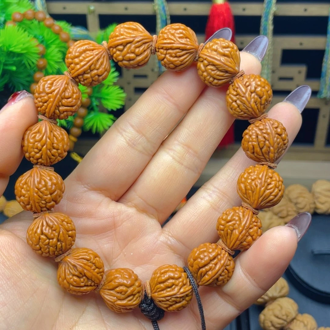 旺***。手串桃核红红火火。红红火火