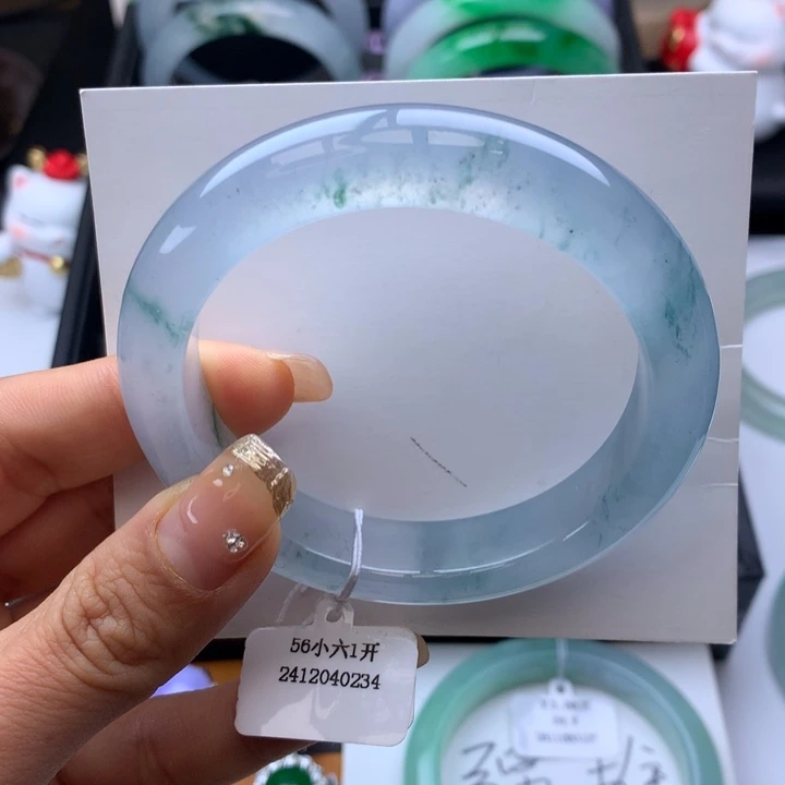 翡翠手镯未镶嵌高冰蓝水飘花起光