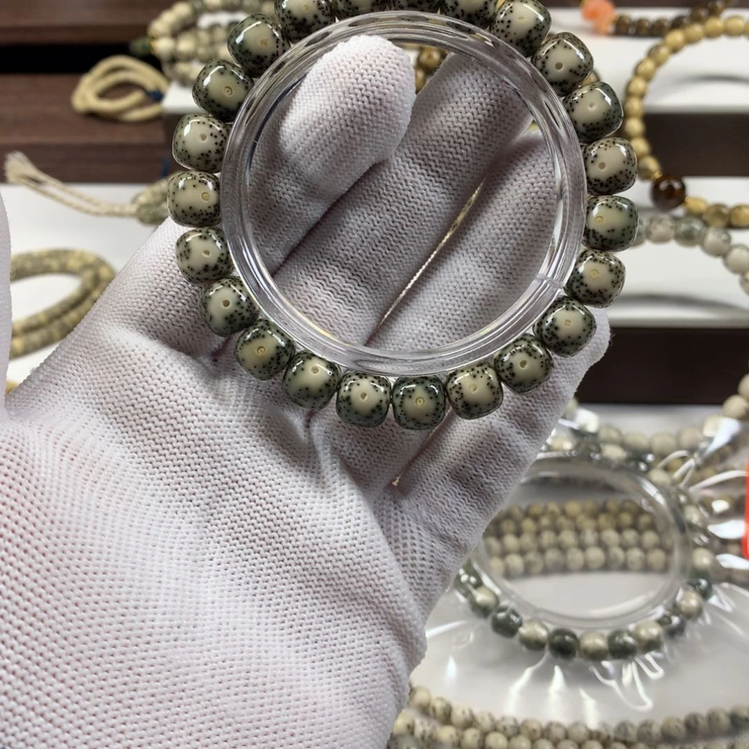 吊坠星月菩提绿包白黄金瞳