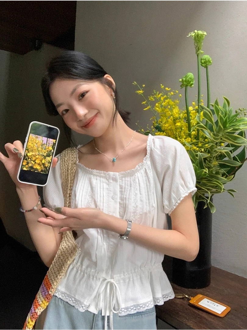 法式甜美蕾丝绑带短袖衬衫女夏季新款泡泡袖圆领氛围花边收腰小衫