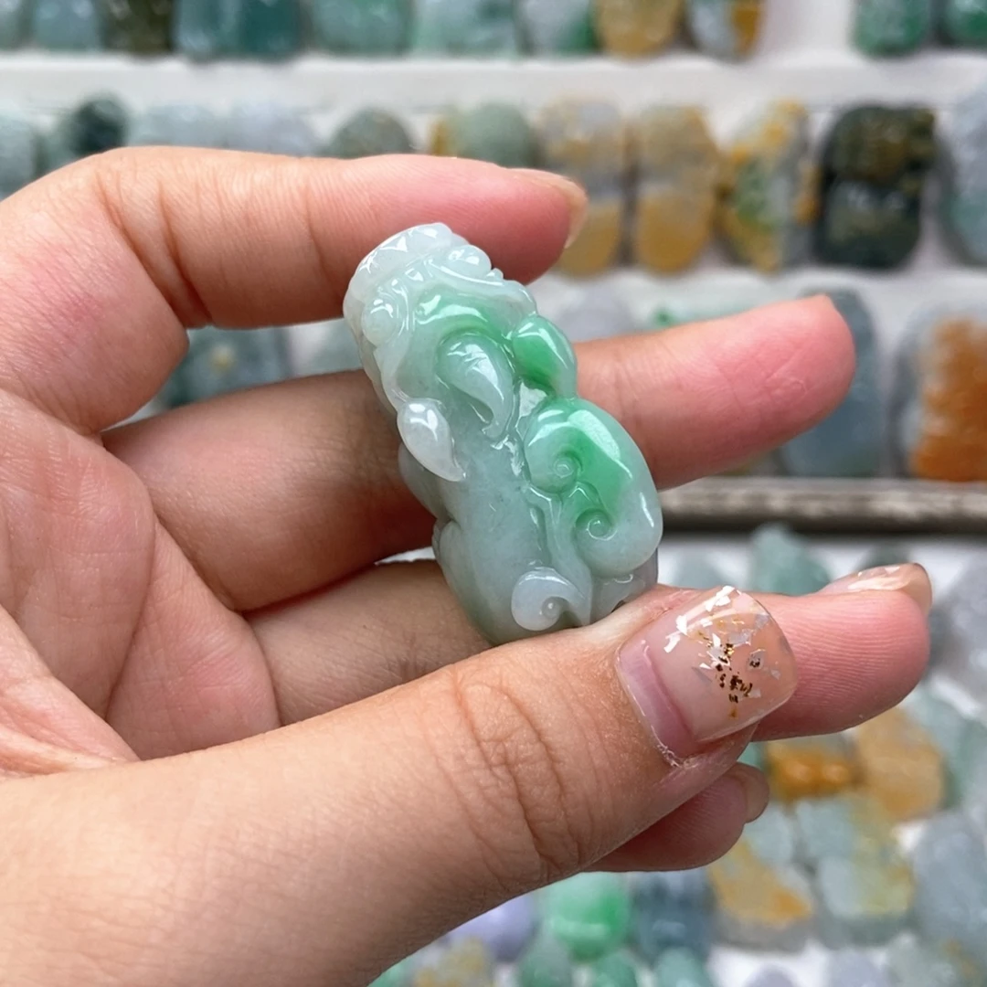 翡翠未镶嵌吊坠(赠链)