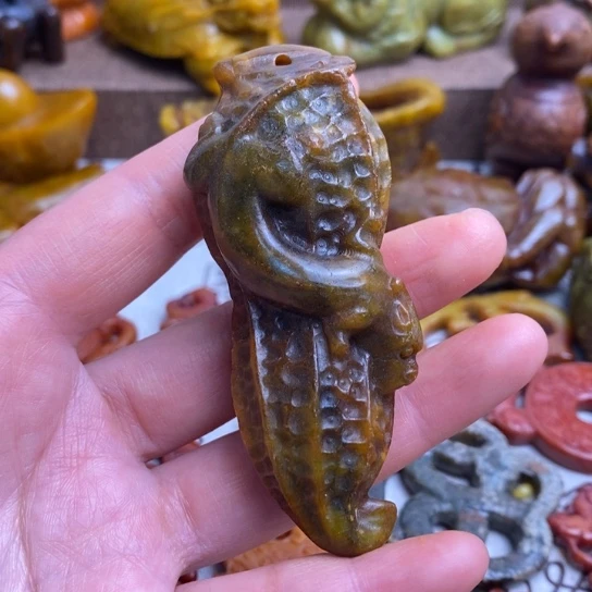 蛇纹石玉未镶嵌颈饰97