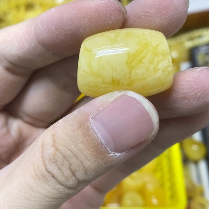 蜜蜡未镶嵌裸石吊坠