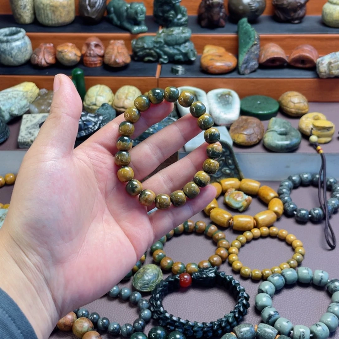 【闪购商品】未镶嵌岫岩河磨玉（透闪石质玉）挂件铁****