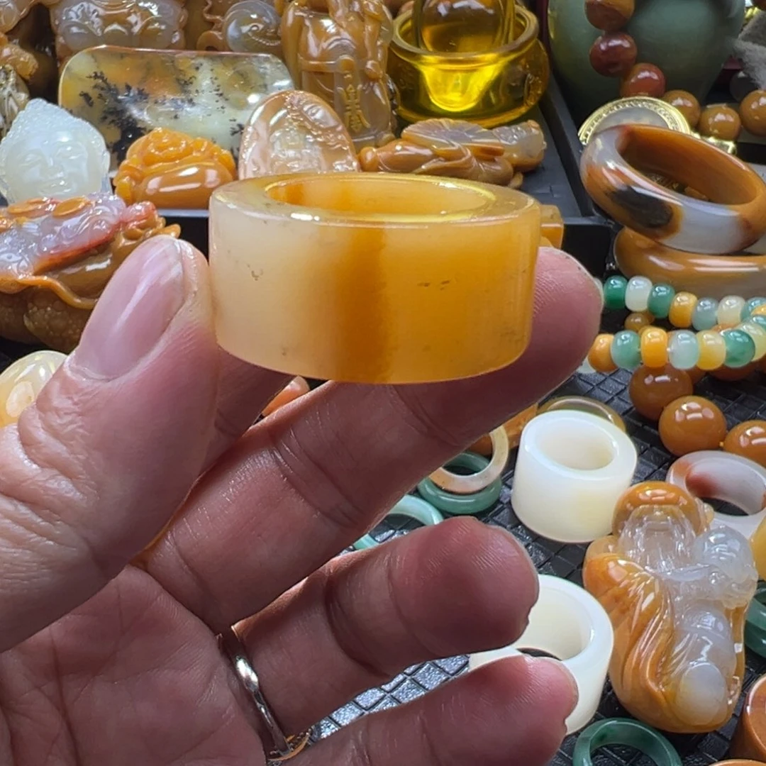 石英质玉未镶嵌颈饰