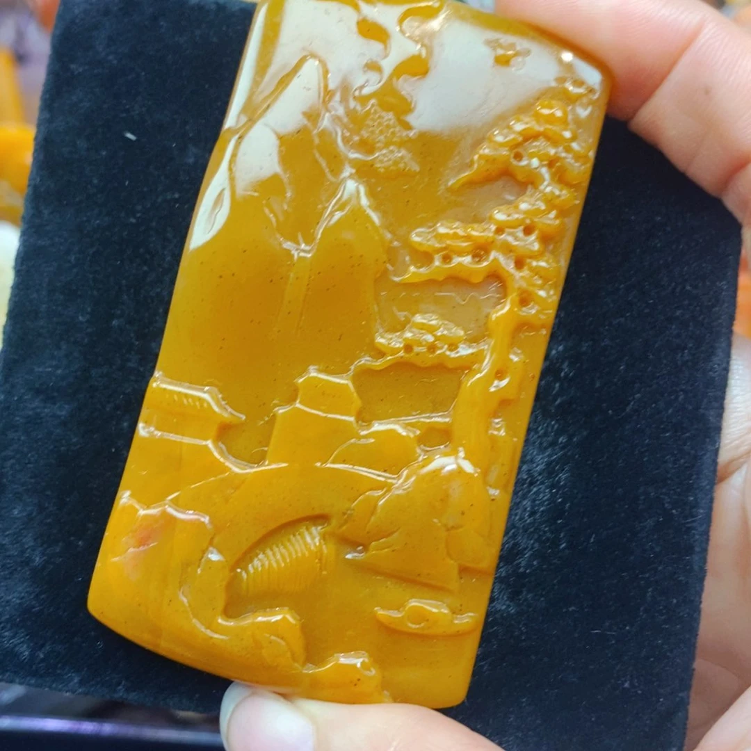 未镶嵌石英质玉（黄龙玉）颈饰