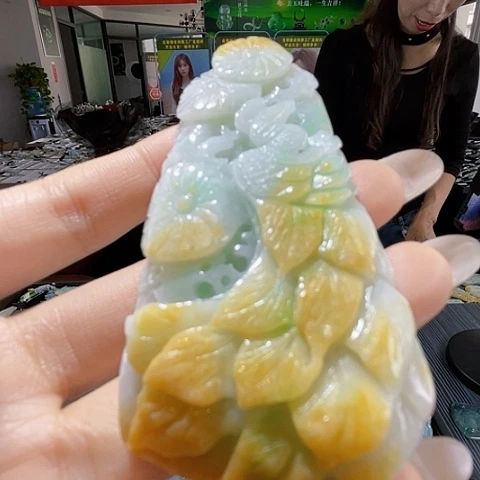 颈饰未镶嵌翡翠一个