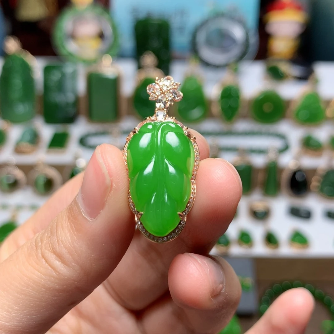 和田玉（碧玉）吊坠18K金镶嵌