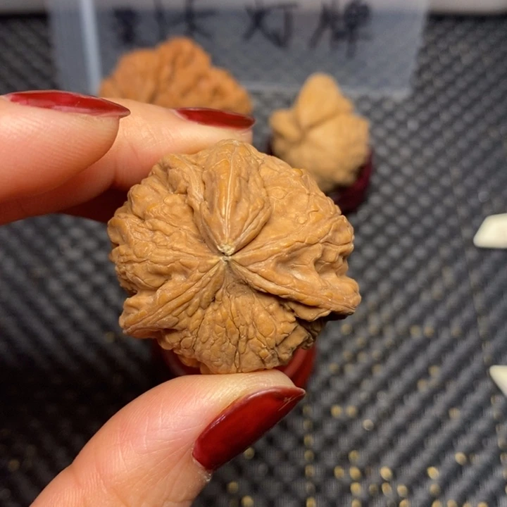 熬***狗文玩核桃吊坠文玩核桃异形单只