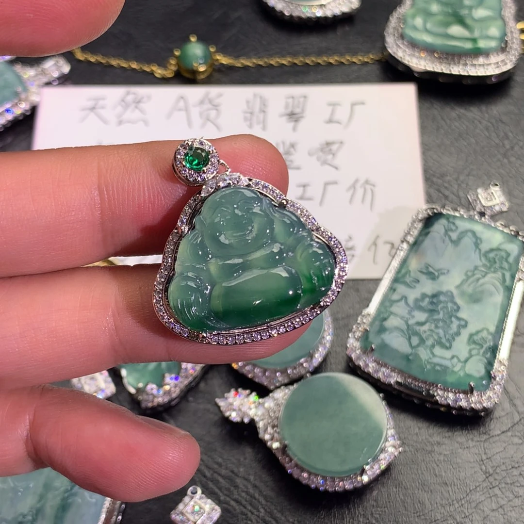 翡翠颈饰未镶嵌佛公