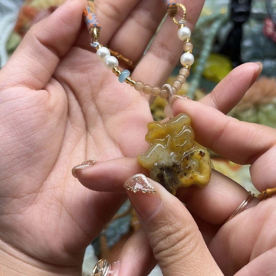 蛇纹石玉未镶嵌吊坠