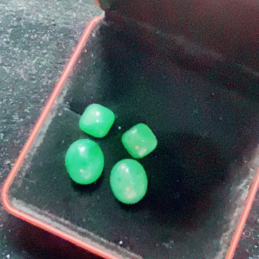 未镶嵌石英质玉耳钉