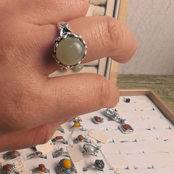 和田玉（糖玉）足银镶嵌戒指