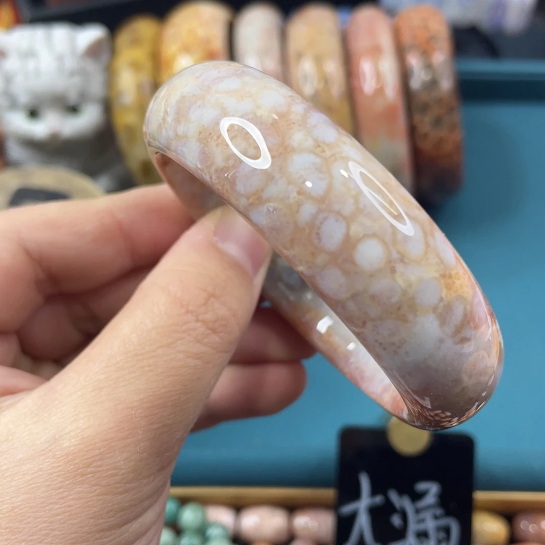 未镶嵌手镯硅化玉