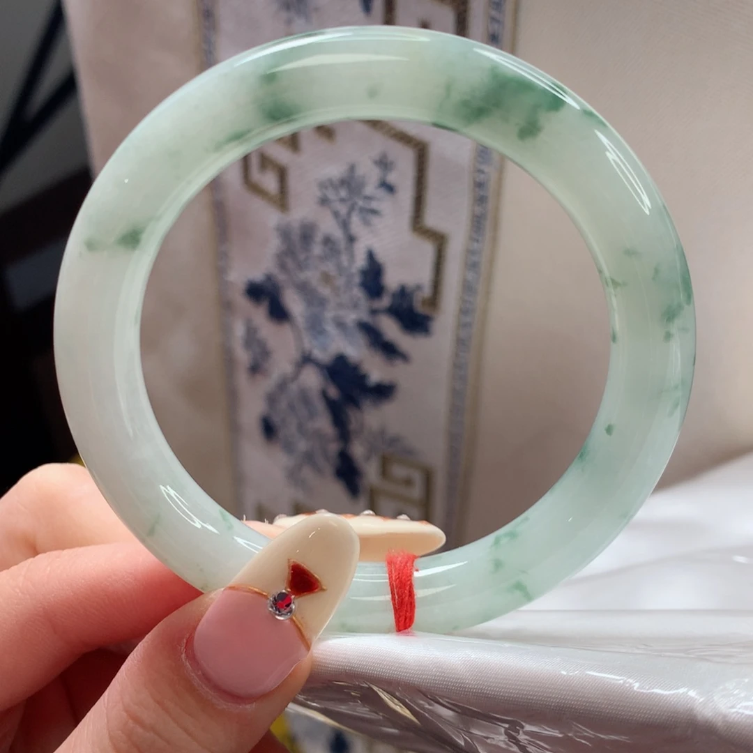 翡翠手镯未镶嵌56圈口