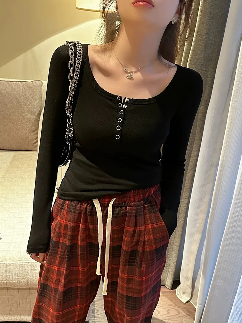 辣妹小心机u领排扣打底衫长袖T恤女收腰显身材秋冬季修身美式上衣