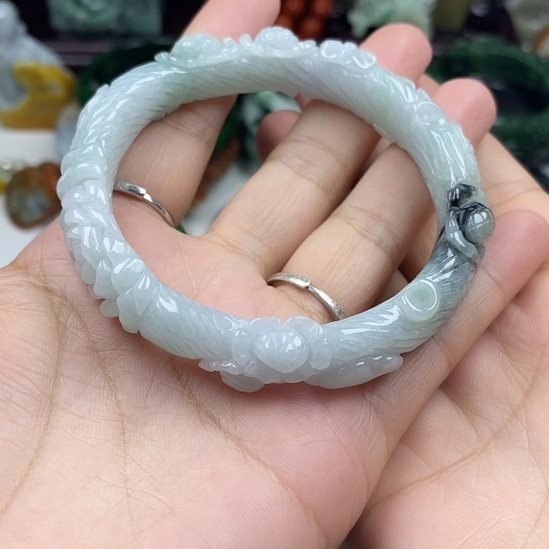 颈饰未镶嵌翡翠琉*手镯