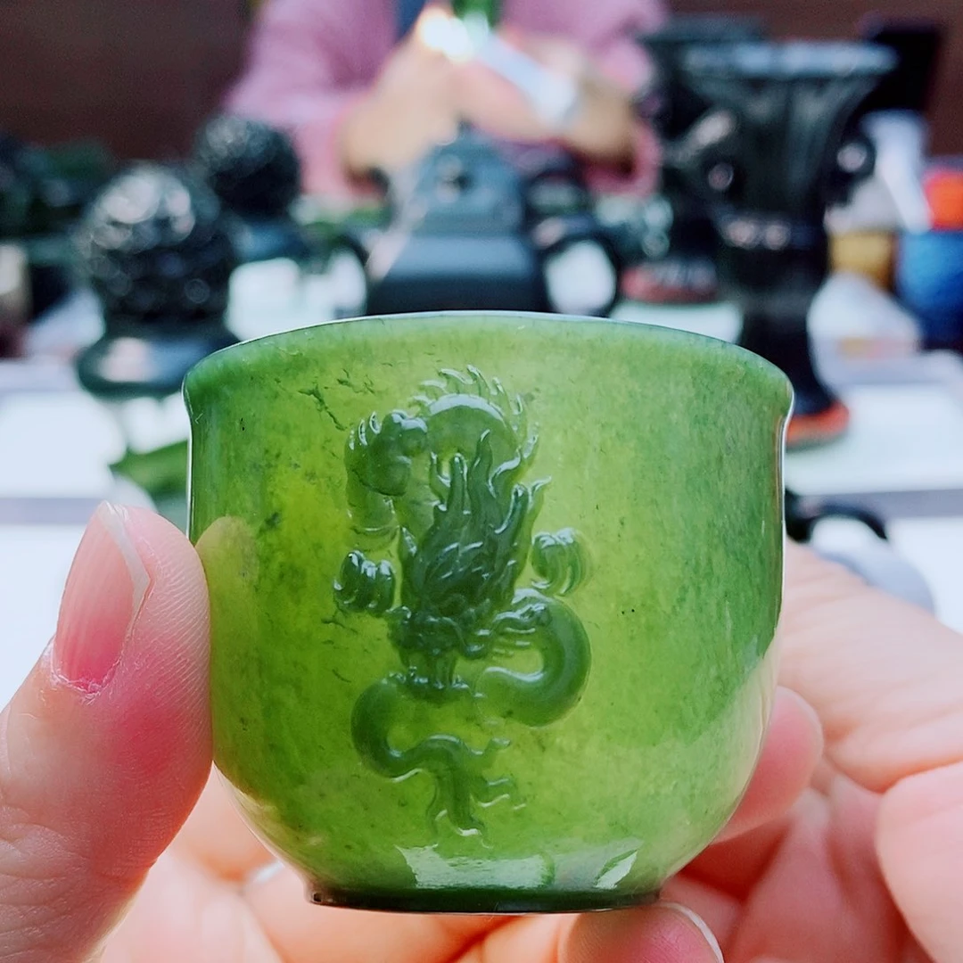 未镶嵌和田玉摆件微瑕