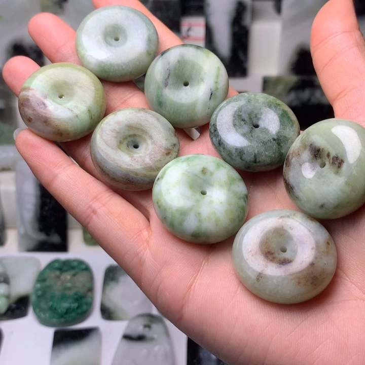 *****独山玉未镶嵌颈饰