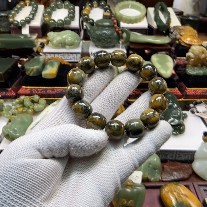 未镶嵌手串岫岩河磨玉（透闪石质玉）淡*！