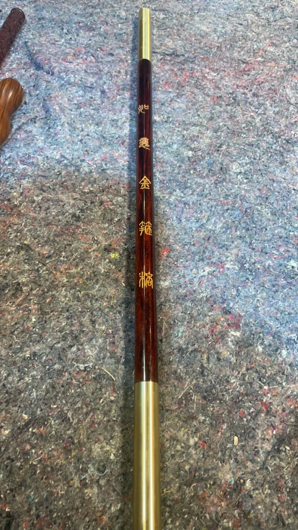 手工艺品：紫檀.铜头金箍棒