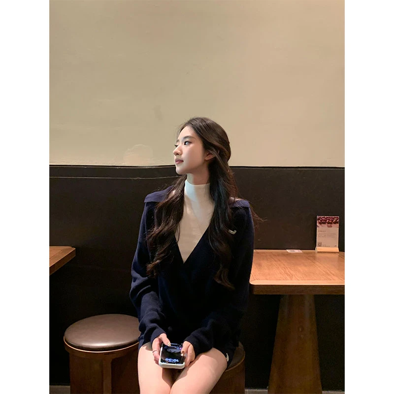 韩系松弛感藏青色休闲翻领针织上衣女套装秋季毛衣显瘦内搭短裤