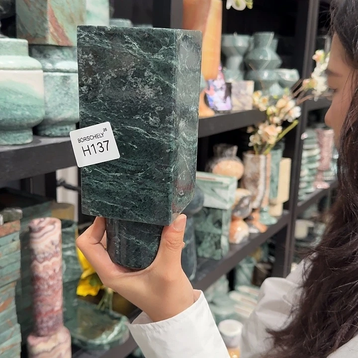 H137。          花瓶。   福利。