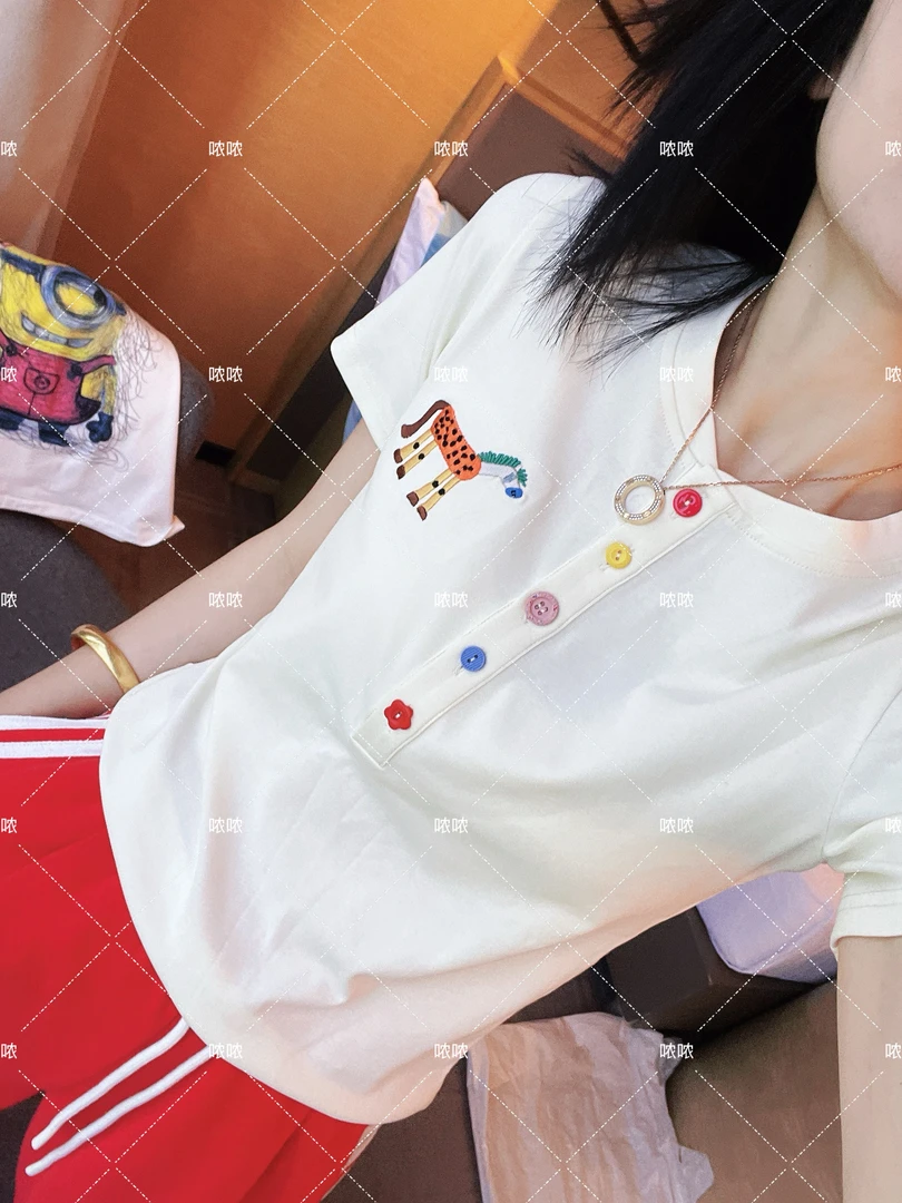 哝NONG【宝藏小马】-2025春夏百搭T恤彩色纽扣小马短袖上衣0892571