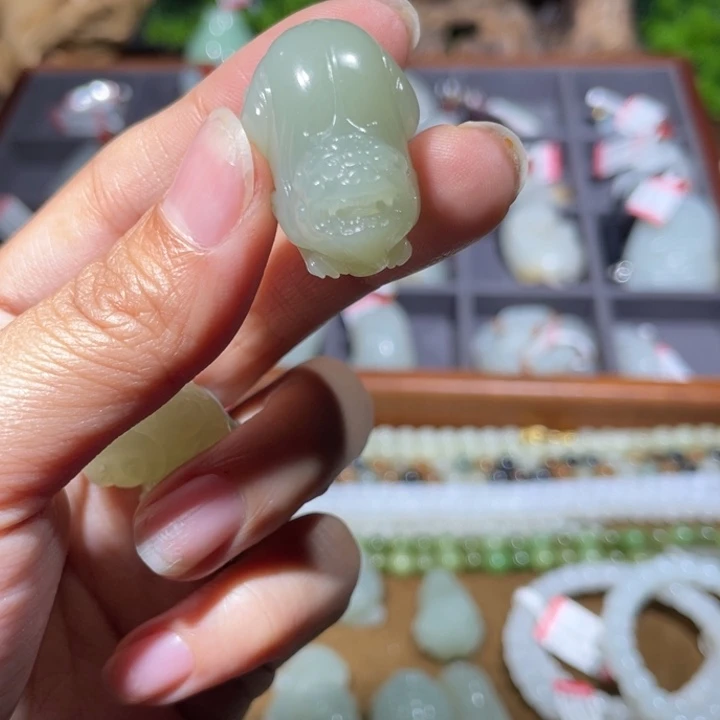 哎***A和田玉未镶嵌手链