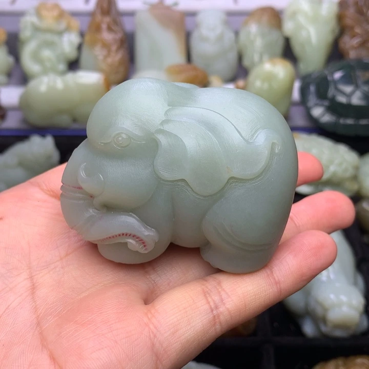 未镶嵌和田玉把件张