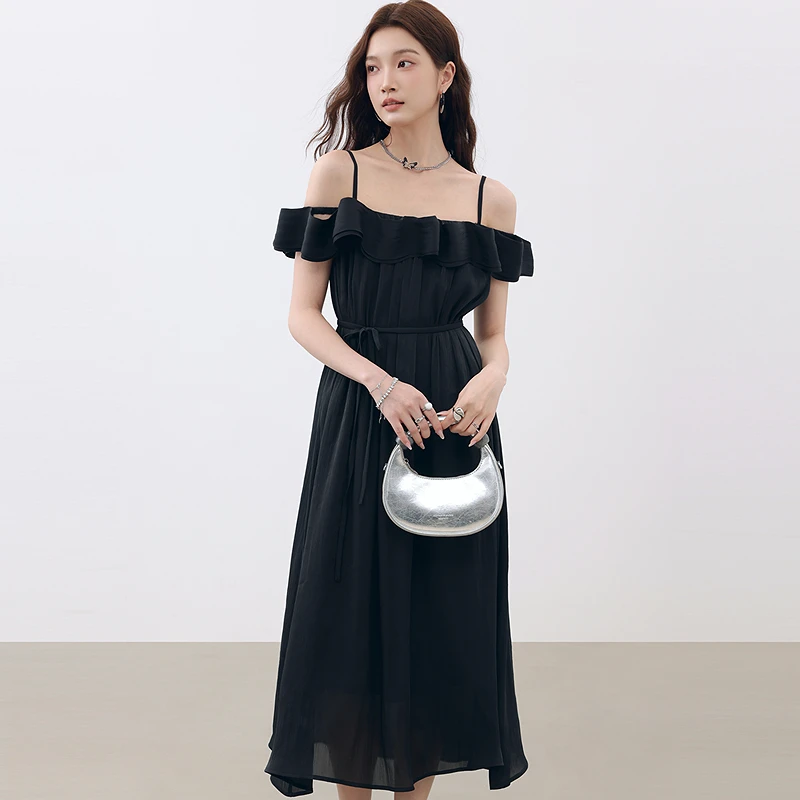 爱客2025夏季黑色气质吊带一字领连衣裙YA25211L015