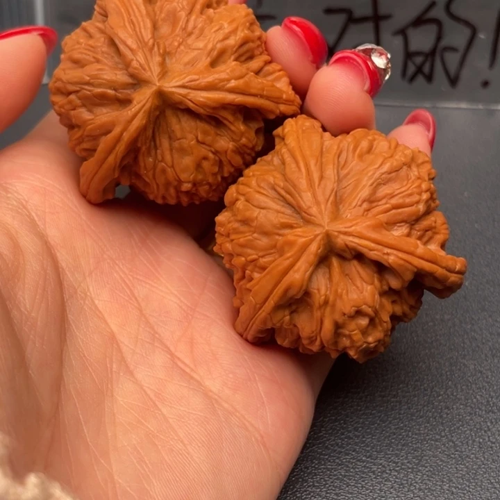 用***4文玩核桃吊坠白狮子