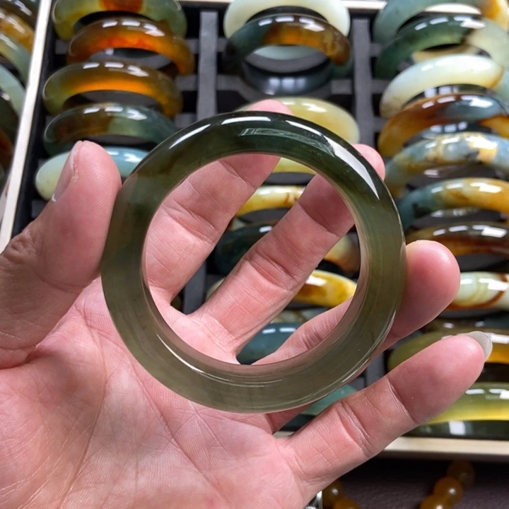 蛇纹石玉未镶嵌手镯?