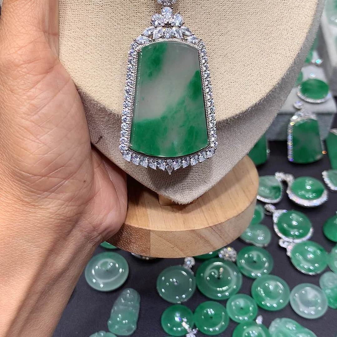 颈饰银S925镶嵌石英质玉（非洲翠）